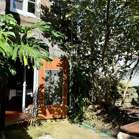 Haven Azores Сasa de vacaciones Faial da Terra